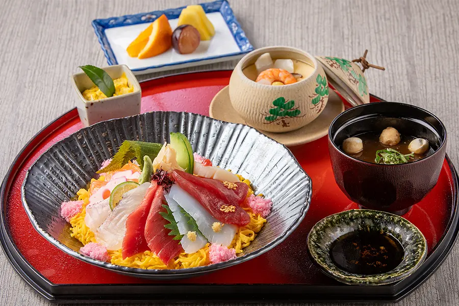 桜ちらし海鮮丼