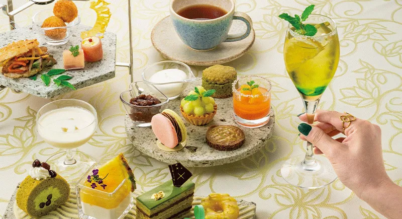 抹茶とメロンとパイナップルのアフタヌーンティー