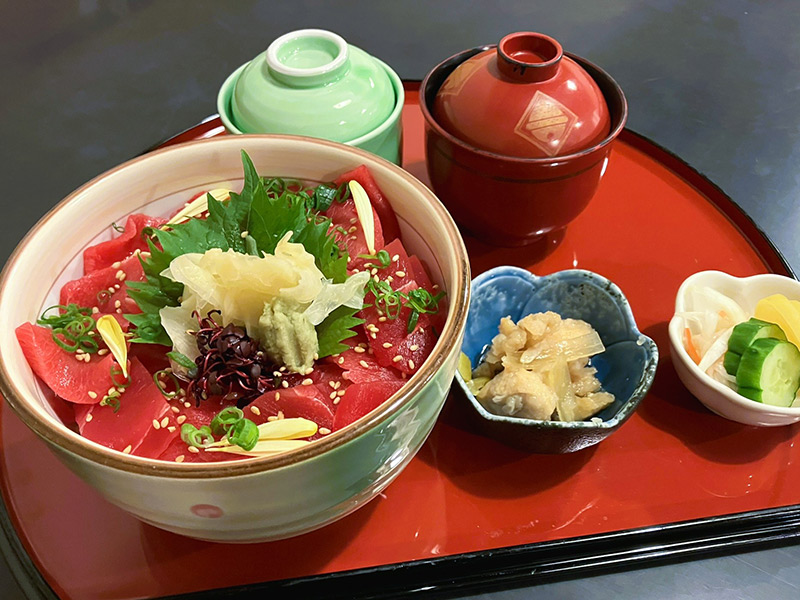 鮪中落ち丼　1,200円